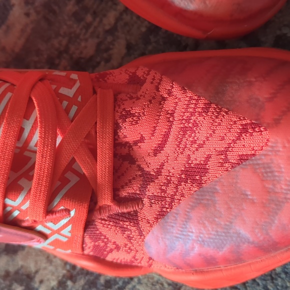 Adidas James Harden Vol. 4  size 10. Scarlet  Basketball authentic - Picture 2 of 6